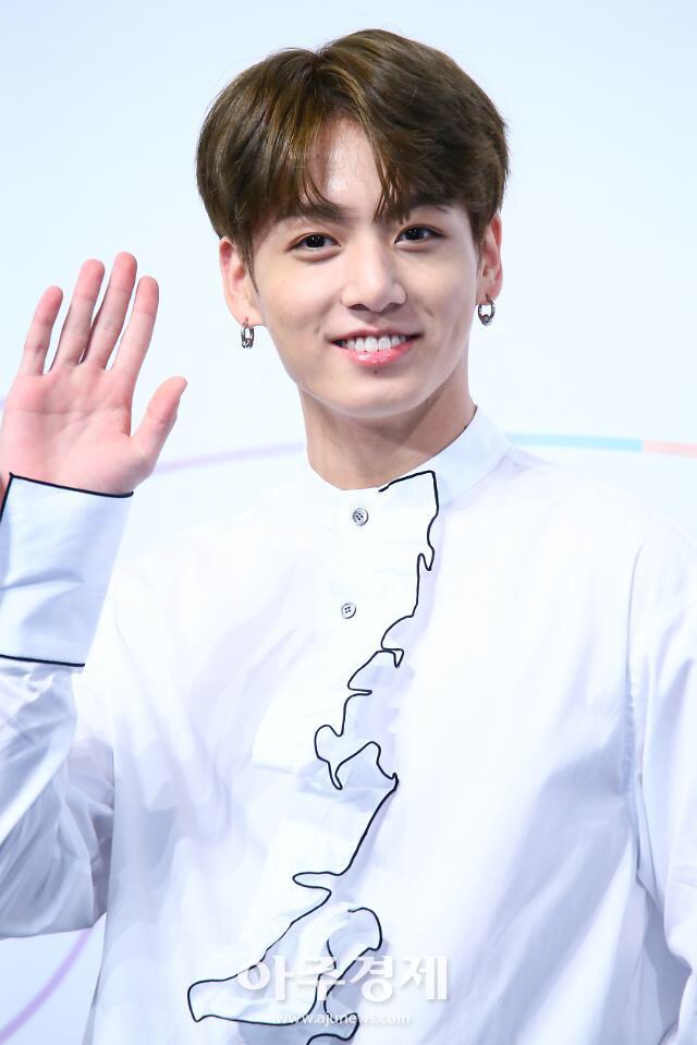 【BTS】ジョングクの目は斜視？病気疑惑を画像で検証【防弾少年団】